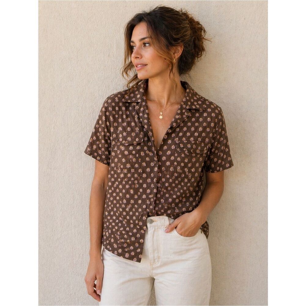 Outback Red Brown Short-Sleeve Button-Down Shirt with Cream Paisley Print